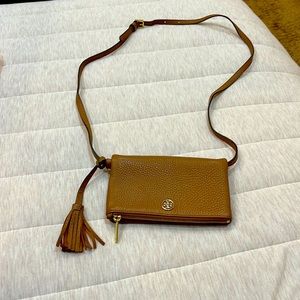 Tory Burch small crossbody bag. Tan leather. Used but in good condition
